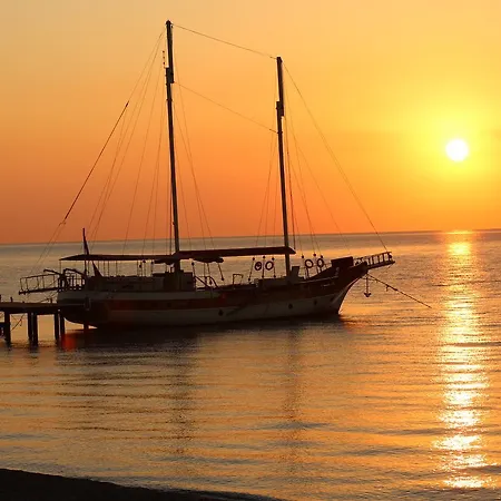 Club Akman Hotel 4*