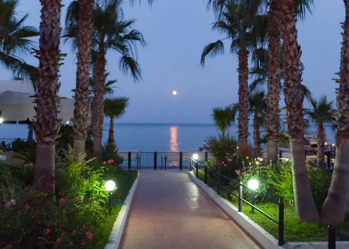 Club Akman Hotel 4*