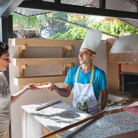 מלון Club Akman 4*